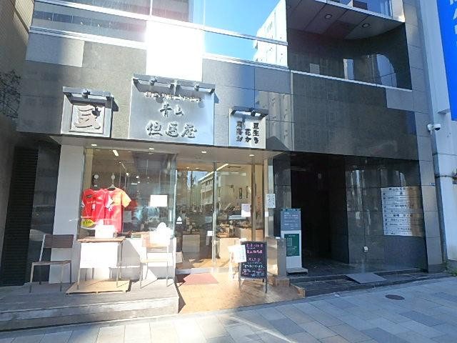 青山但馬屋ビルエントランス①