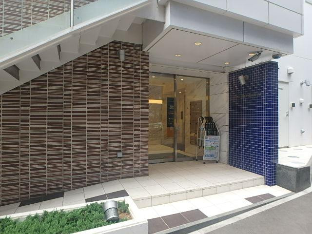 いちご渋谷宇田川町ビルエントランス①