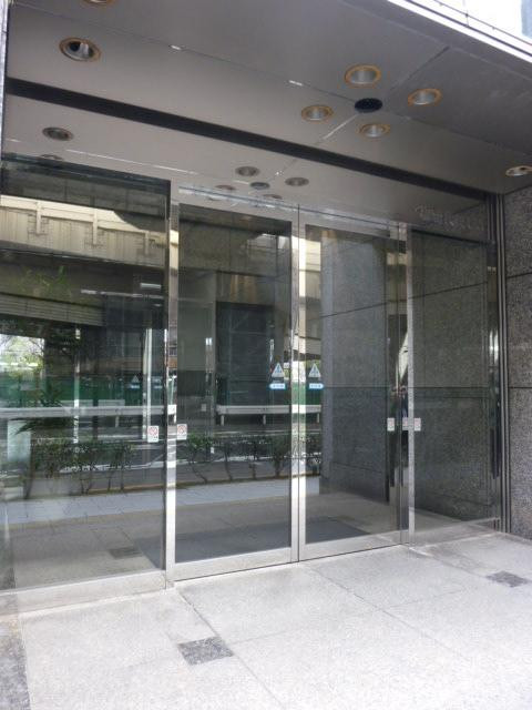 初台共同ビルエントランス①