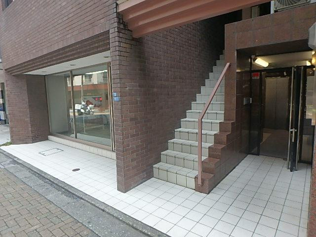 トラスト新宿ビルエントランス①