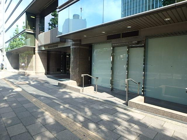 全国町村会館西館エントランス①