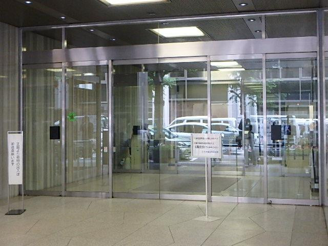 栄太楼ビルエントランス②