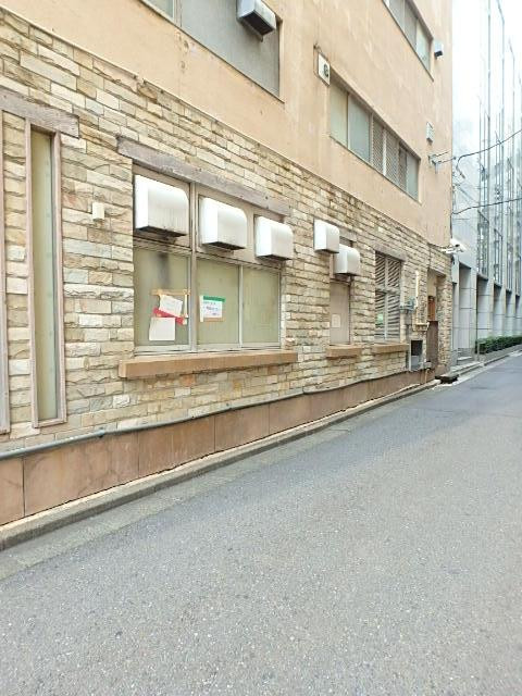 飯島ビル本館エントランス①