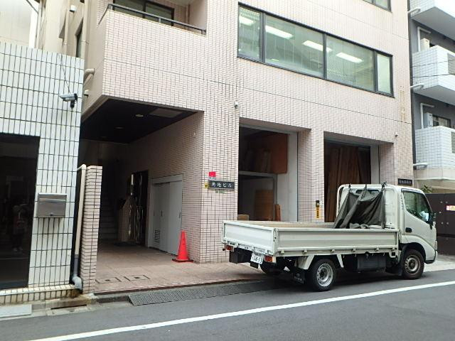 角地ビルエントランス①