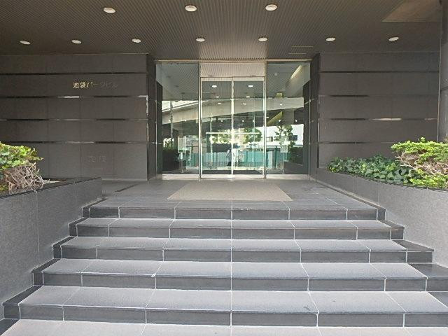 池袋パークビルエントランス②